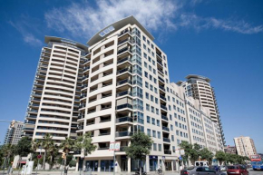 Akira Flats Diagonal Mar Apartments